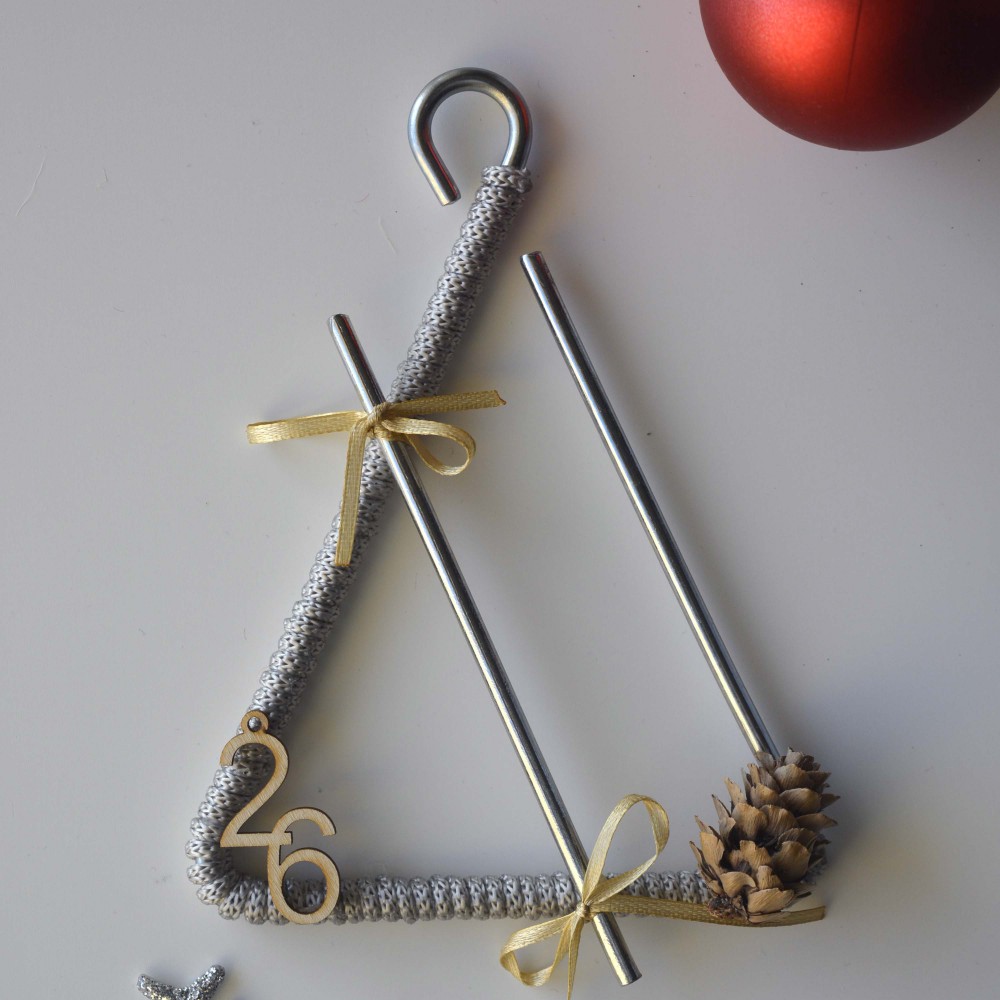 Χειροποίητο Γούρι Τρίγωνο Κουκουνάρι 2026 Εποχιακά