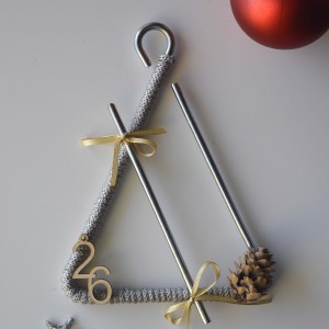 Χειροποίητο Γούρι Τρίγωνο Κουκουνάρι 2026 Εποχιακά