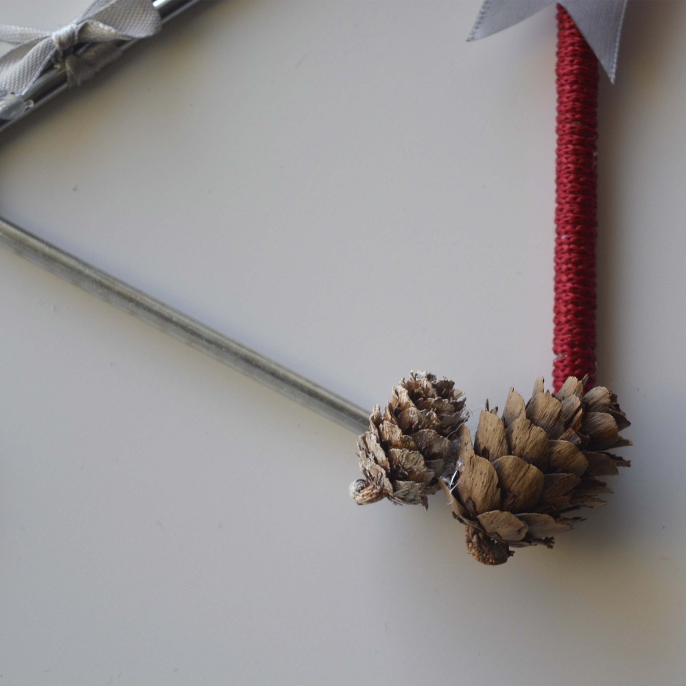 Χειροποίητο Γούρι Τρίγωνο Κουκουνάρι 2026 2 Εποχιακά