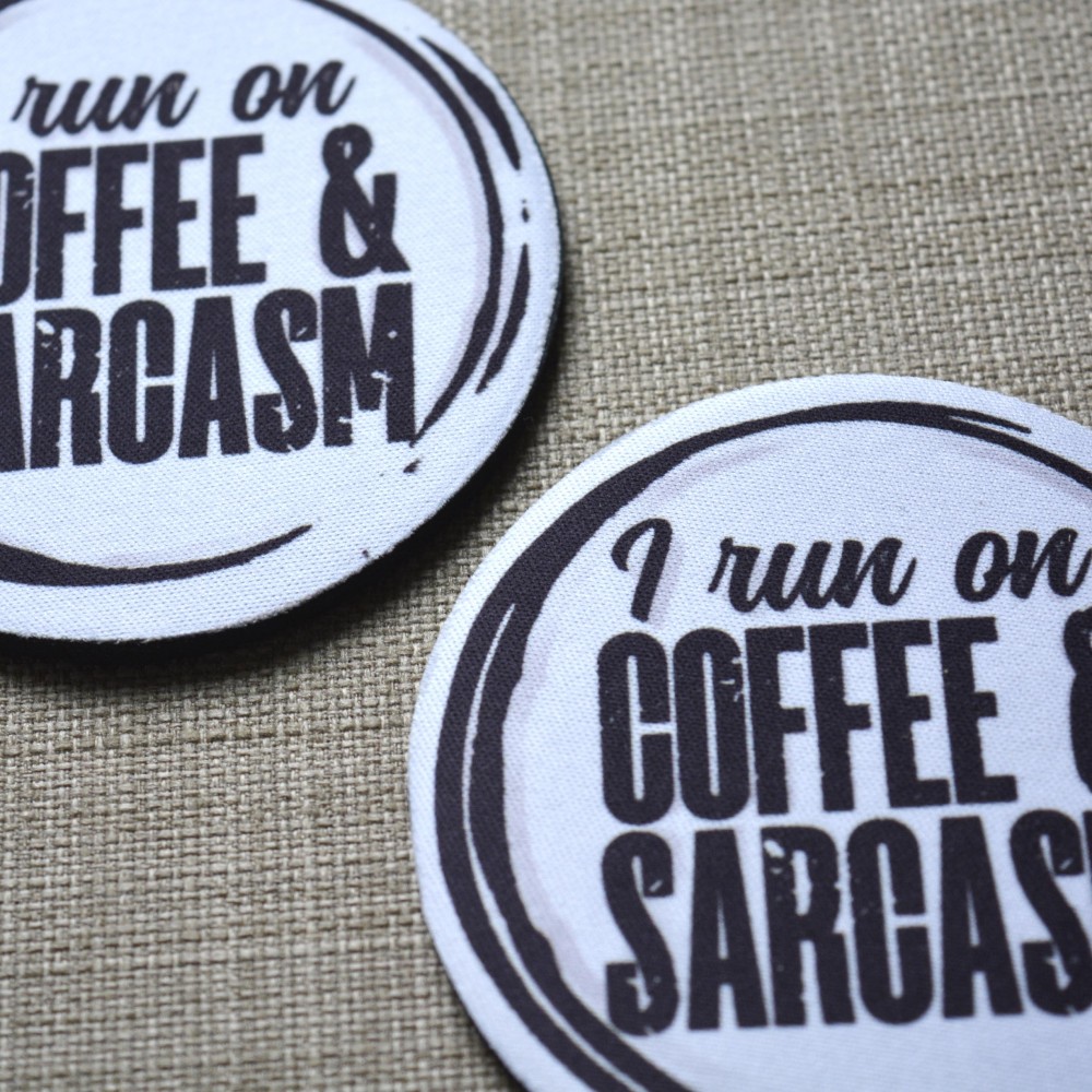 Σουβέρ Σετ 2 Τεμαχίων Στρογγυλά Coffee & Sarcasm Δώρα